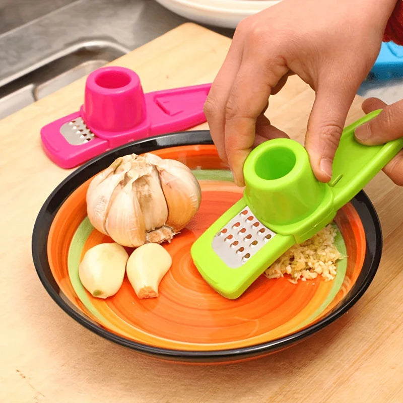 Multifunction Mini Garlic Grater – Compact Handheld Grating Tool for Garlic, Ginger, Cheese & Spices